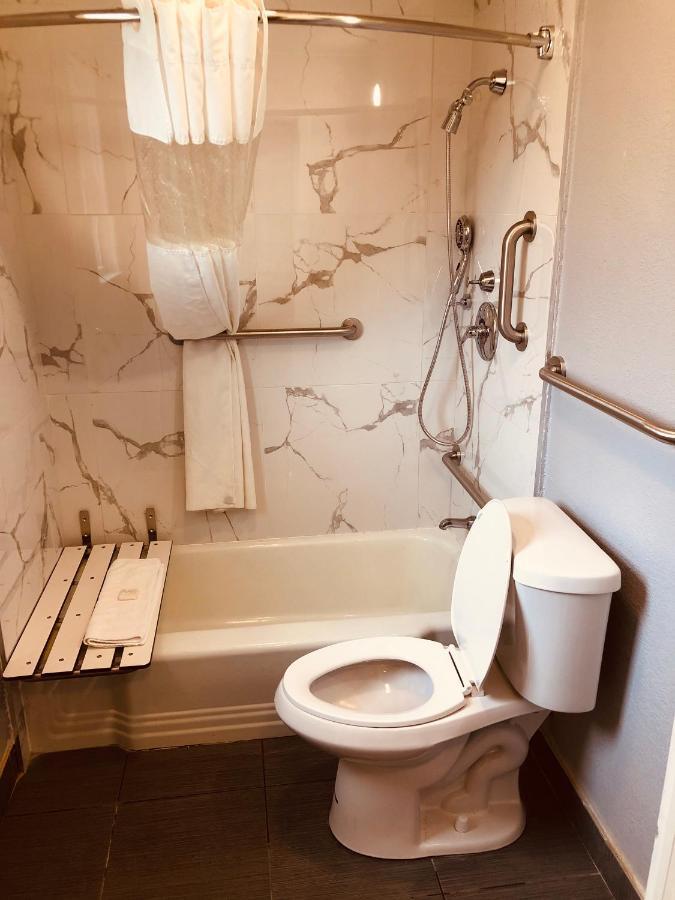 Berkshire Inn Питсфийлд Екстериор снимка